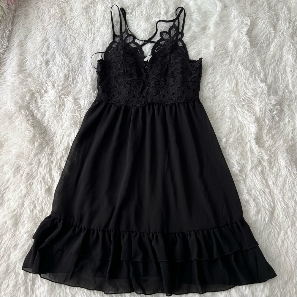 Love Tree Black Chemise with Lace Trim